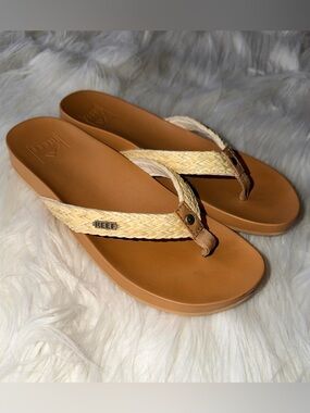 Reef Women's 7 Tan/Cream Braided Strap Flip Flops